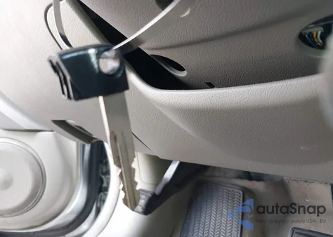 2010 Acura Rl 3.7 from USA, damaged, VIN JH4KB2F63AC001247